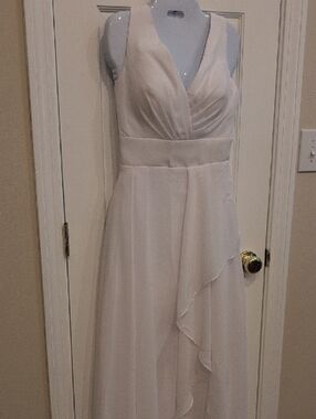 Sleeveless V-Neck White Wedding Dress